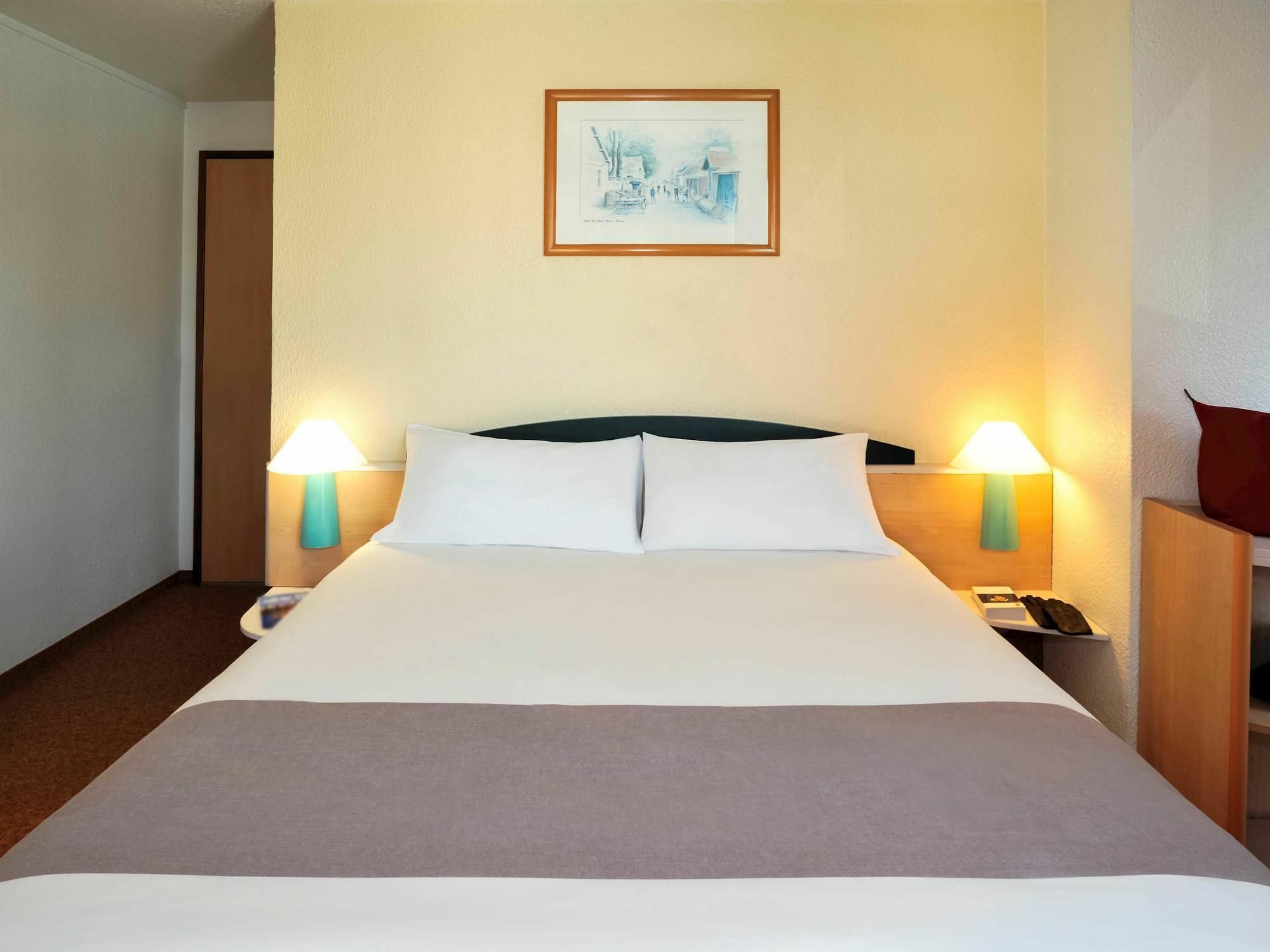 Hotel Ibis Styles Sur Centre Cathedrale 3*